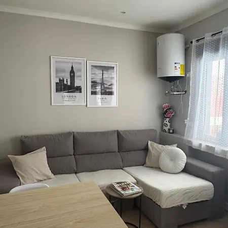 Apartman Primer Piso Junto Al Rio Y Castillo *