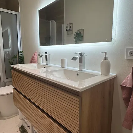 Primer Piso Junto Al Rio Y Castillo