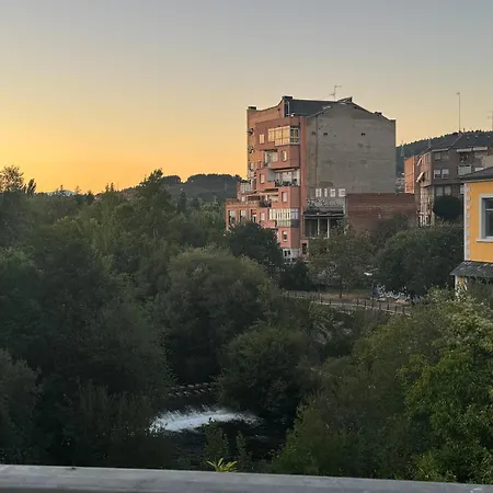 Primer Piso Junto Al Rio Y Castillo 아파트 *