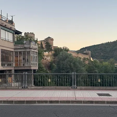 아파트 Primer Piso Junto Al Rio Y Castillo *